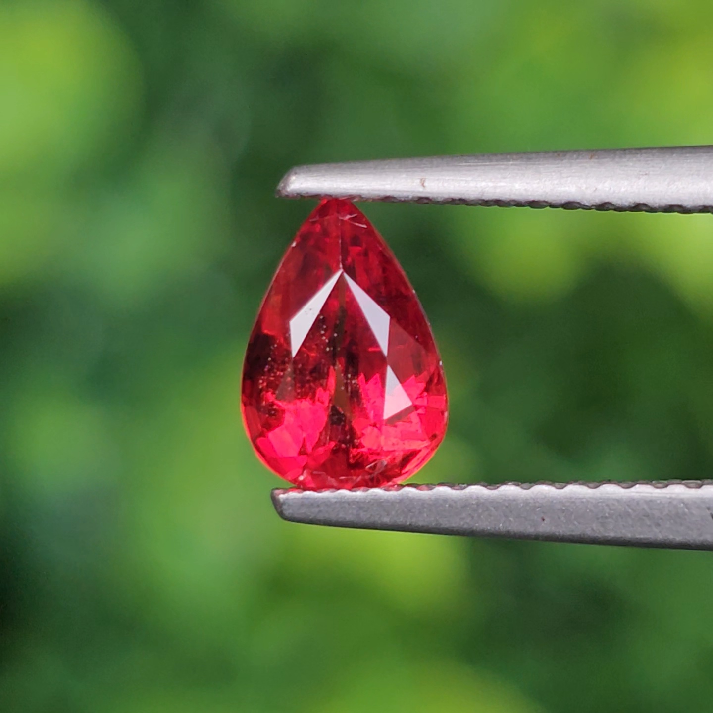 พลอย ทับทิม ซองเจีย Songea Ruby Sapphire 1.01 กะรัต (Cts.) พลอยแท้ อัญมณีมงคลประจําวันเกิด เครื่องประดับพลอย