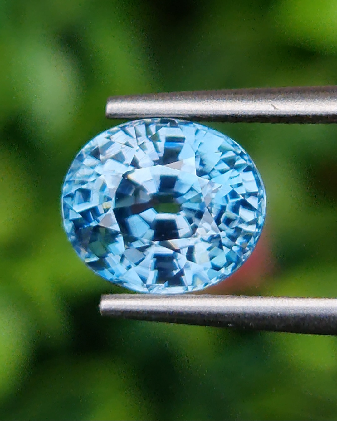 พลอย เพทาย (Zircon) 3.79 กะรัต (Cts.) พลอยแท้ อัญมณีมงคลประจําวันเกิด เครื่องประดับพลอย