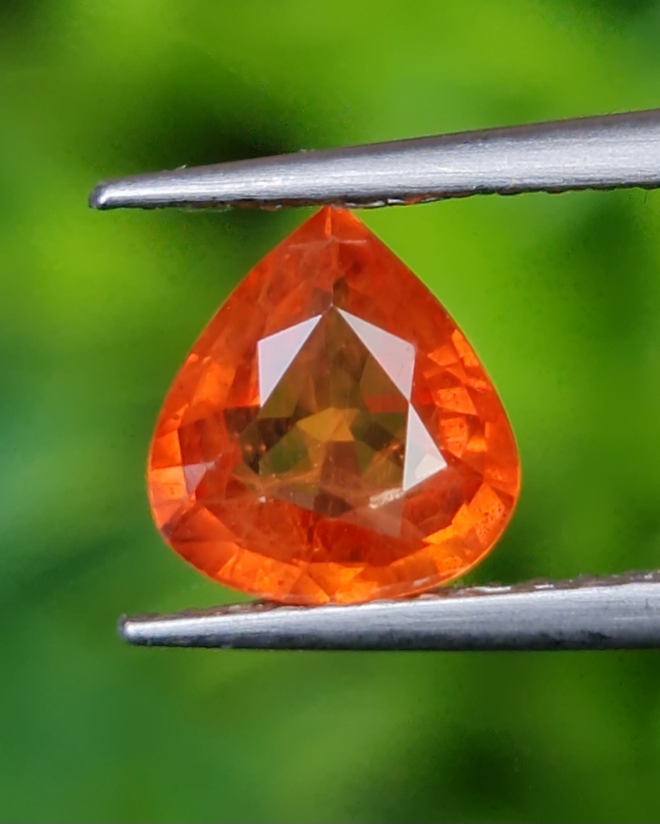 พลอย บุษราคัม Yellow Sapphire 1.18 กะรัต (Cts.) พลอยแท้ อัญมณีมงคลประจําวันเกิด เครื่องประดับพลอย