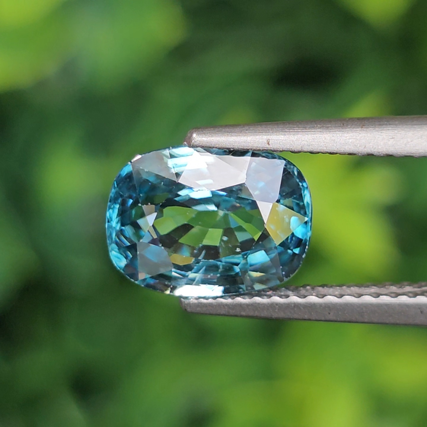 พลอย เพทาย (Zircon) 3.50 กะรัต (Cts.) พลอยแท้ อัญมณีมงคลประจําวันเกิด เครื่องประดับพลอย