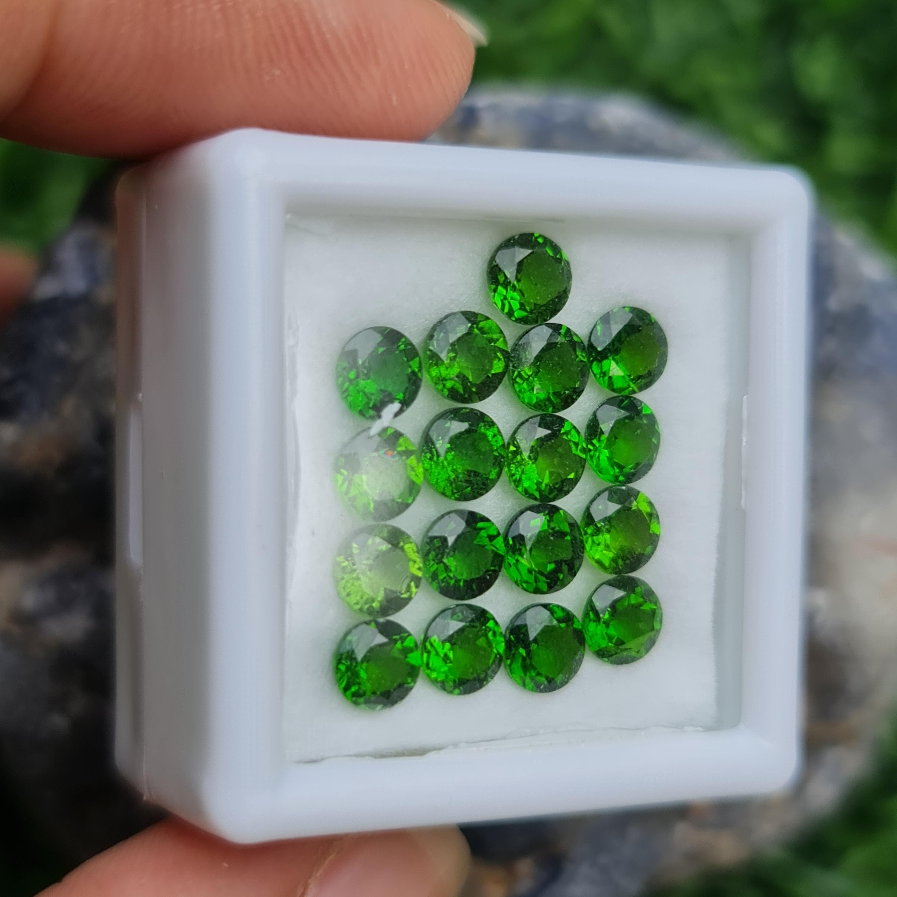 พลอย โครม ไดออพไซด์ Chrome Diopside 4.80 กะรัต (Cts.) 17 เม็ด พลอยแท้ อัญมณีมงคลประจําวันเกิด เครื่องประดับพลอย