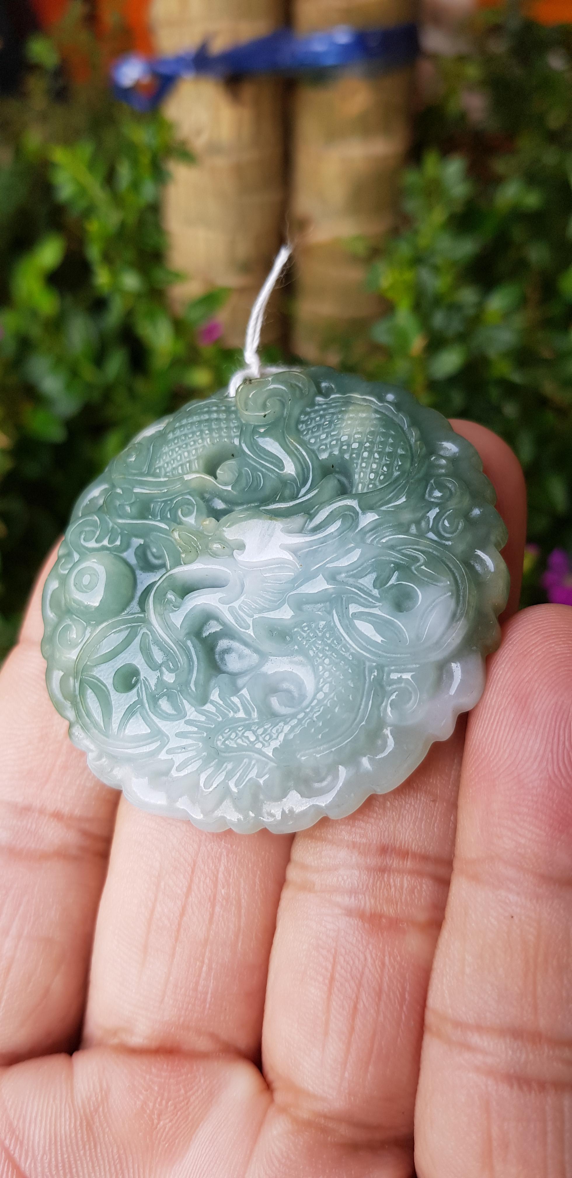 หยก พม่า แท้ Jade จี้หยก (jadeite) แกะสลักรูปมังกร ดิบ ไม่ผ่านการปรับปรุง (Type A) พม่า (Myanmar)