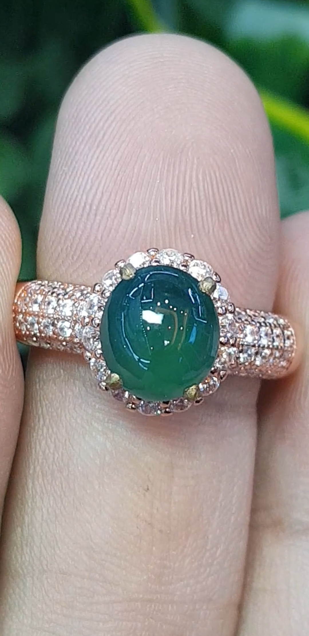 หยก พม่า แท้ Jade แหวนหยก (jadeite) 2.24 กะรัต (Cts.) ดิบ(Size) 58 ไม่ผ่านการปรับปรุง (Type A) พม่า (Myanmar)