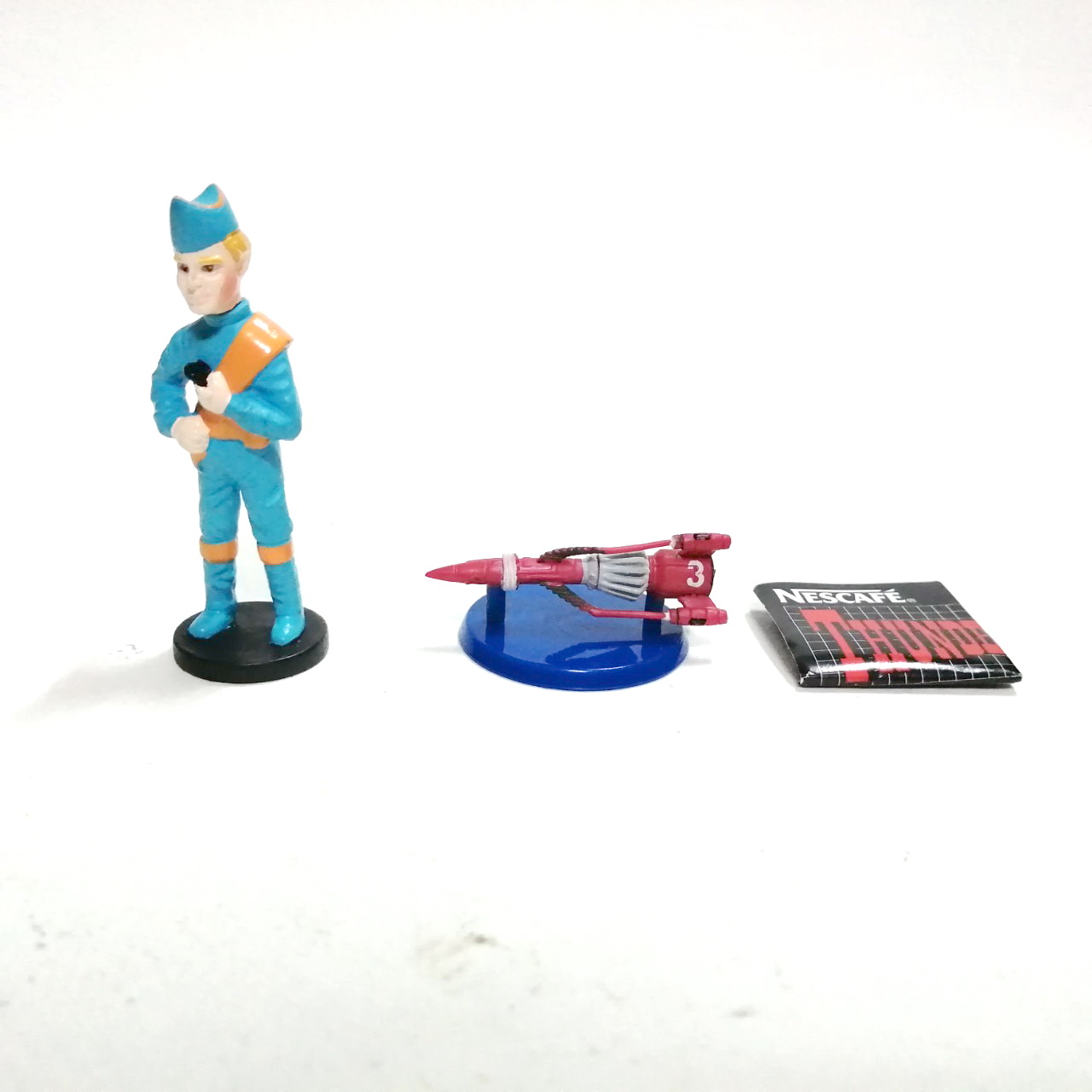 กาชาปอง 2นิ้ว นักบินธันเดอร์เบิร์ด 3 พร้อมยาน ขนาดตามรูป มีใบปิด สภาพดี มีรอยบ้าง, /mini figure 2 inches Thunderbird pilot and vehicle