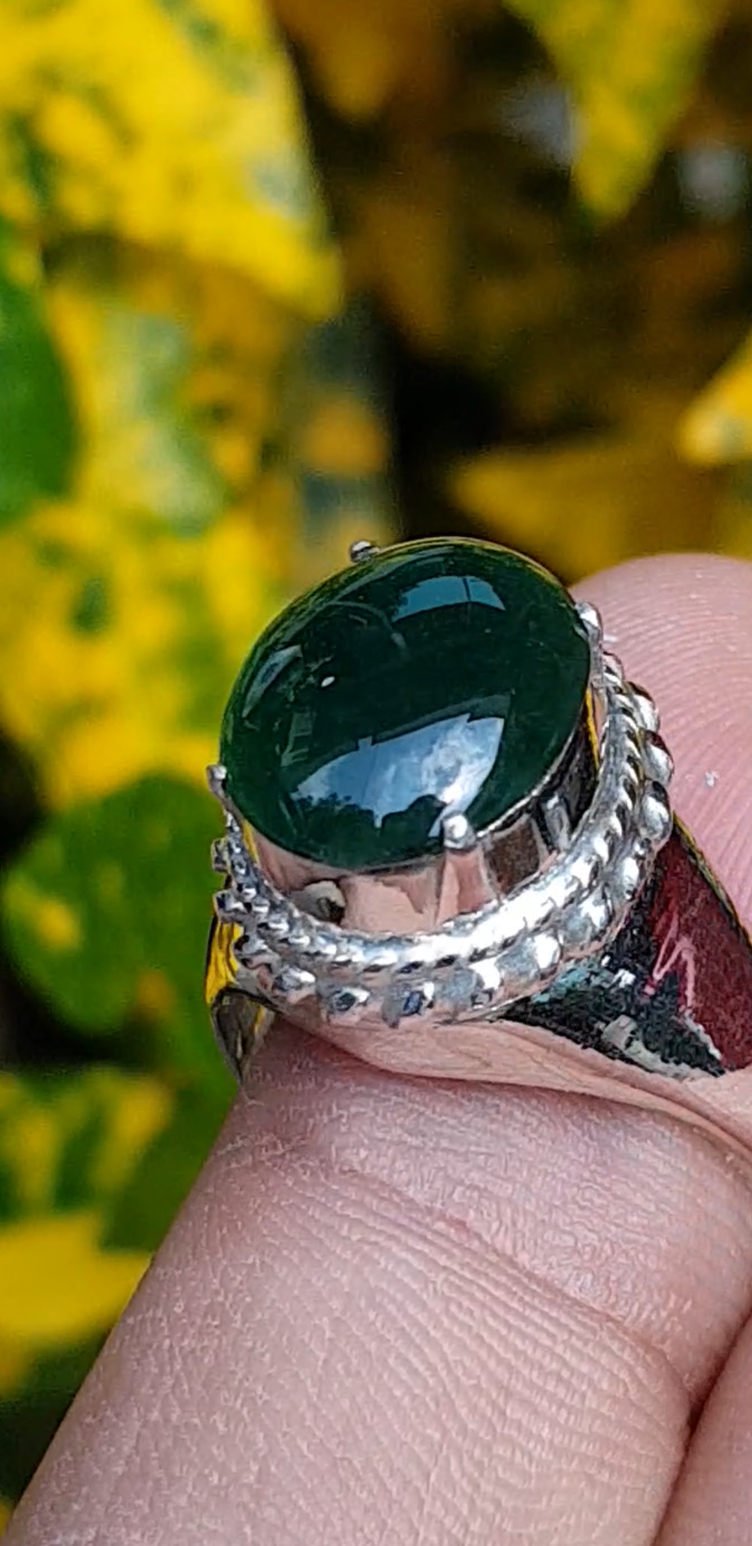 หยก พม่า แท้ Jade แหวนหยก 翡翠戒指 (Jadeite ring) 2.34 กะรัต (Cts.) (Size) 51 ดิบ ไม่ผ่านการปรับปรุง (Type A) พม่า (Myanmar)