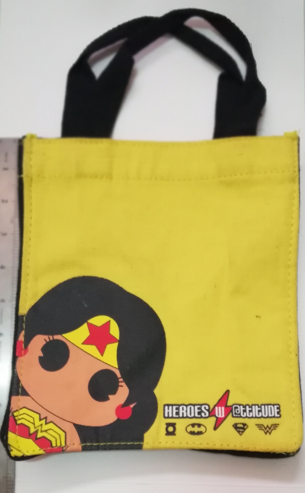 ของสะสม กระเป๋าผ้าวันเดอร์วูแม่น Wonder Woman ของสะสมเก่าจาก เทสโก้โลตัส **สภาพสะสม แกะแพ็ค มีรอยเปื้อนเล็กน้อยตามภาพ