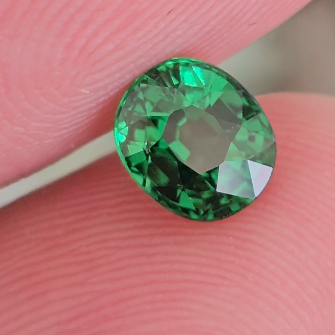 พลอย ซาโวไรท์ Tsavorite Garnet 1.24 กะรัต (Cts.) ดิบ Unheated พร้อมใบเซอร์ อัญมณีมงคลประจําวันเกิด เครื่องประดับพลอย