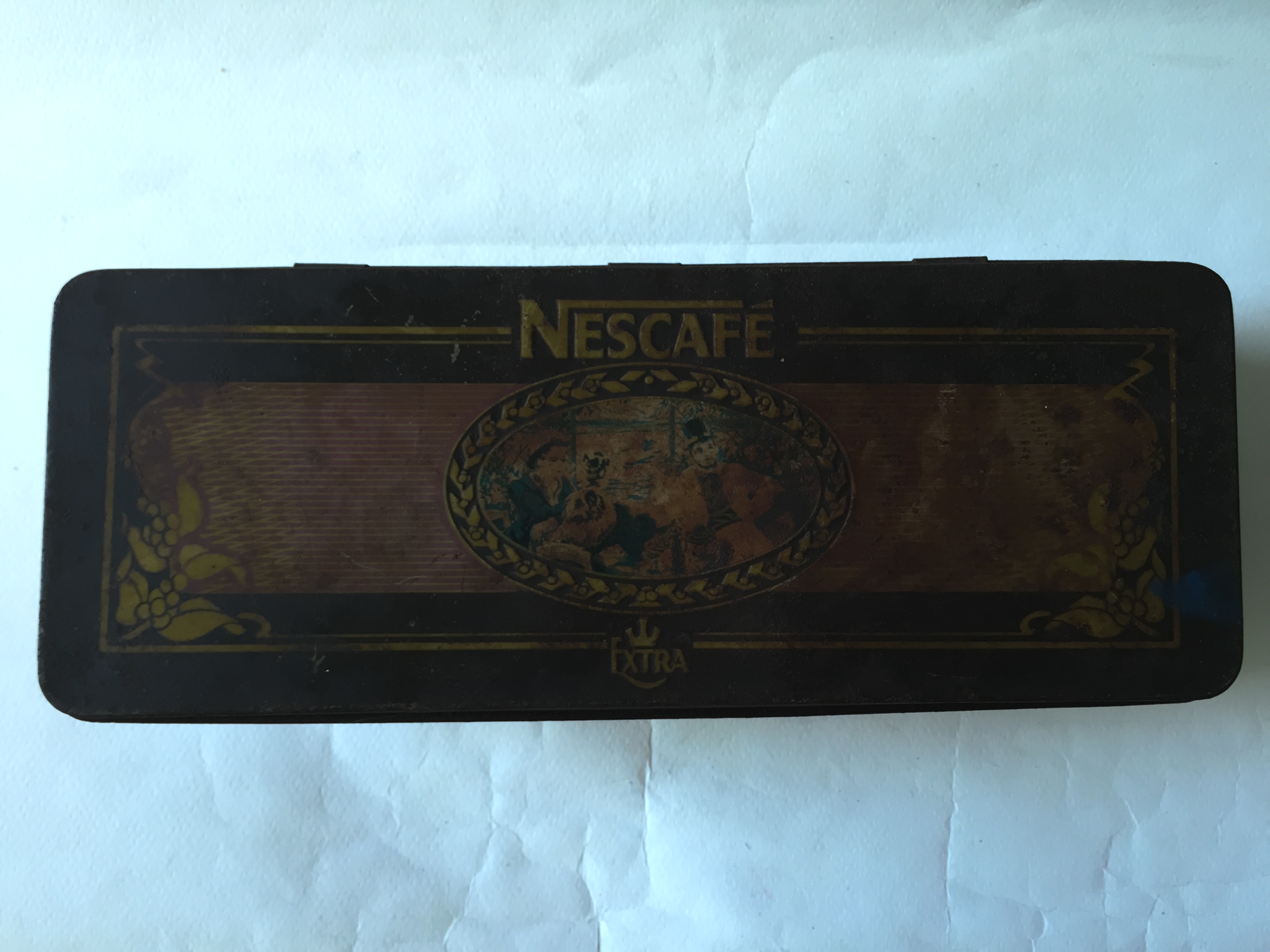 ของสะสม กล่องสังกะสี **มีคราบสนิมทั้งใบตามภาพ (กล่องโลหะ) กล่องเนสกาแฟเก่า "NESCAFE EXTRA กาแฟสำเร็จรูป 100%". **กรุณาเลือก 1 หรือ 2