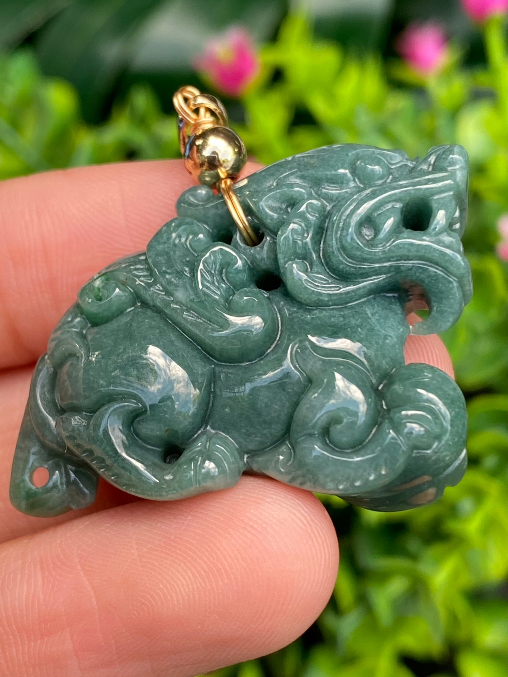 หยก พม่า แท้ Jade จี้หยก (jadeite) แกะสลักปี่เซียะ 82.80 กะรัต (Cts.) ดิบ ไม่ผ่านการปรับปรุง (Type A) พม่า (Myanmar)