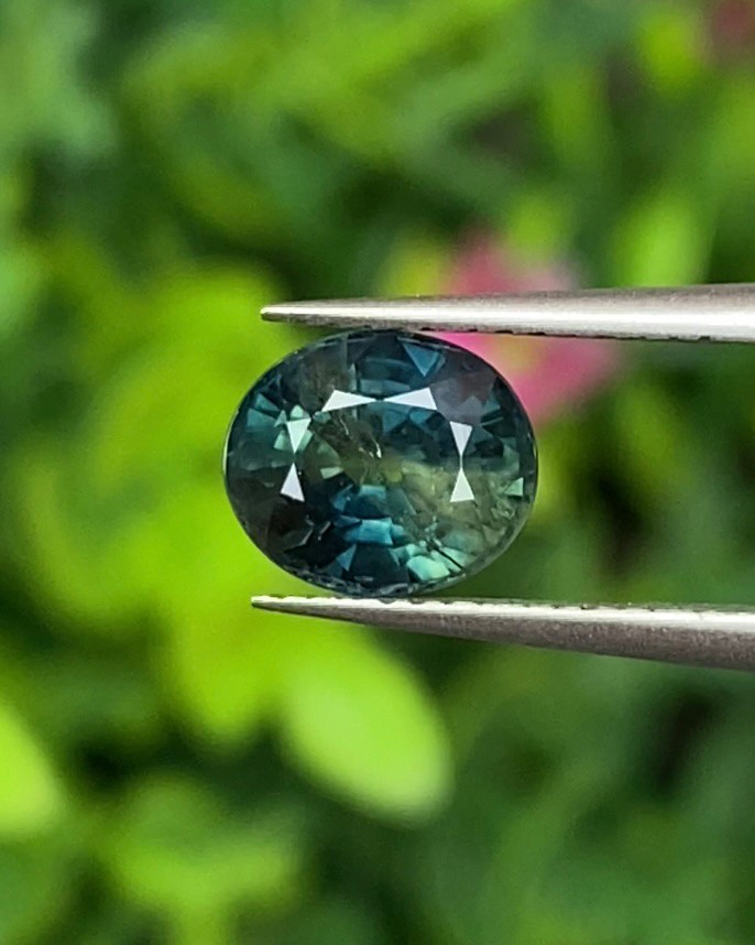 พลอย แซฟไฟร์ 3 สี Tri-Color Sapphire 1.65 กะรัต (Cts.) พลอยแท้ อัญมณีมงคลประจําวันเกิด เครื่องประดับพลอย