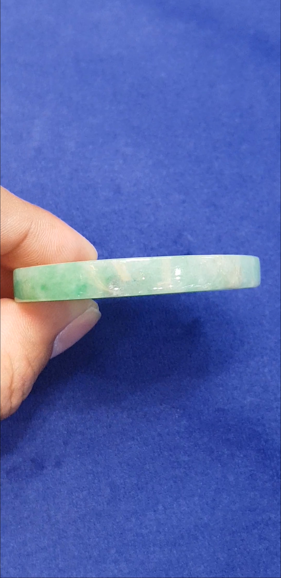 หยก พม่า แท้ Jade จี้หยก 3 สี แกะสลักรูปพญาเสือ (jadeite) ดิบ ไม่ผ่านการปรับปรุง (Type A) พม่า (Myanmar)