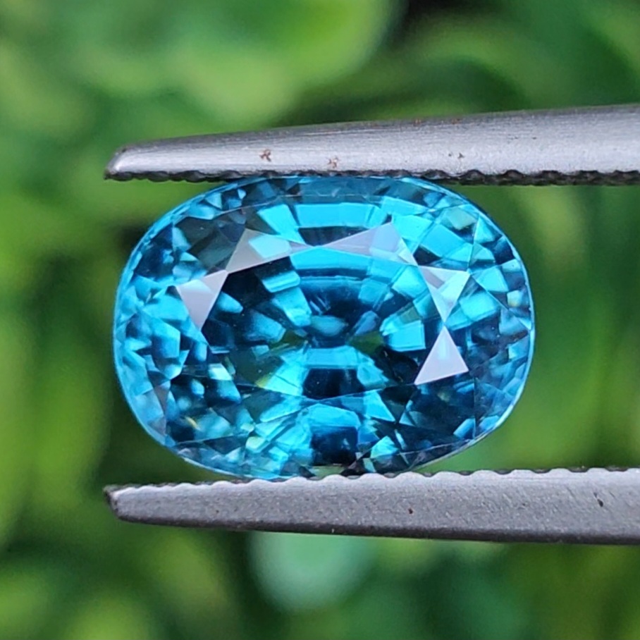 พลอย เพทาย (Zircon) 4.89 กะรัต (Cts.) พลอยแท้ อัญมณีมงคลประจําวันเกิด เครื่องประดับพลอย