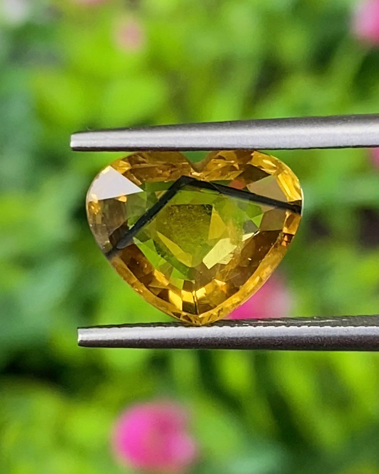 พลอย บุษราคัม yellow sapphire 3.92 กะรัต พลอยแท้ อัญมณีมงคลประจําวันเกิด เครื่องประดับพลอย