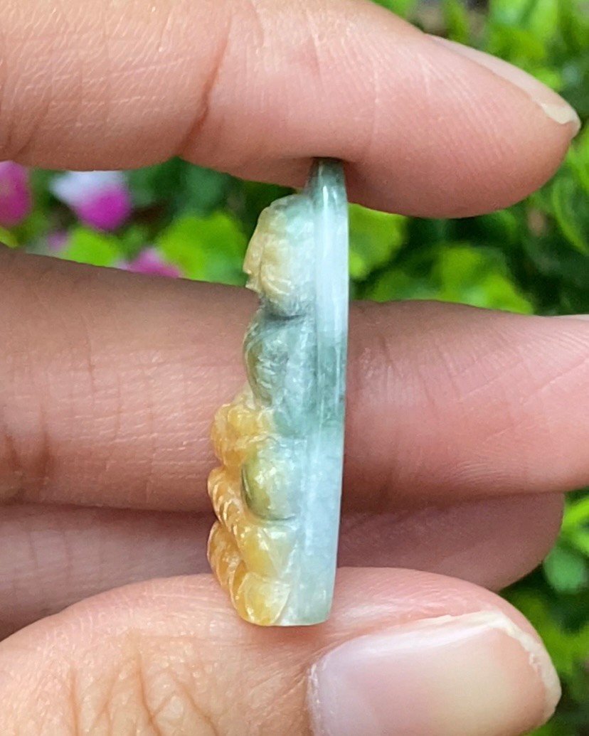 หยก 3 สี แกะสลัก หลวงปู่ทวด หยก พม่า แท้ (Burmese jadeite) พลอยแท้ อัญมณีมงคลประจําวันเกิด เครื่องประดับพลอย