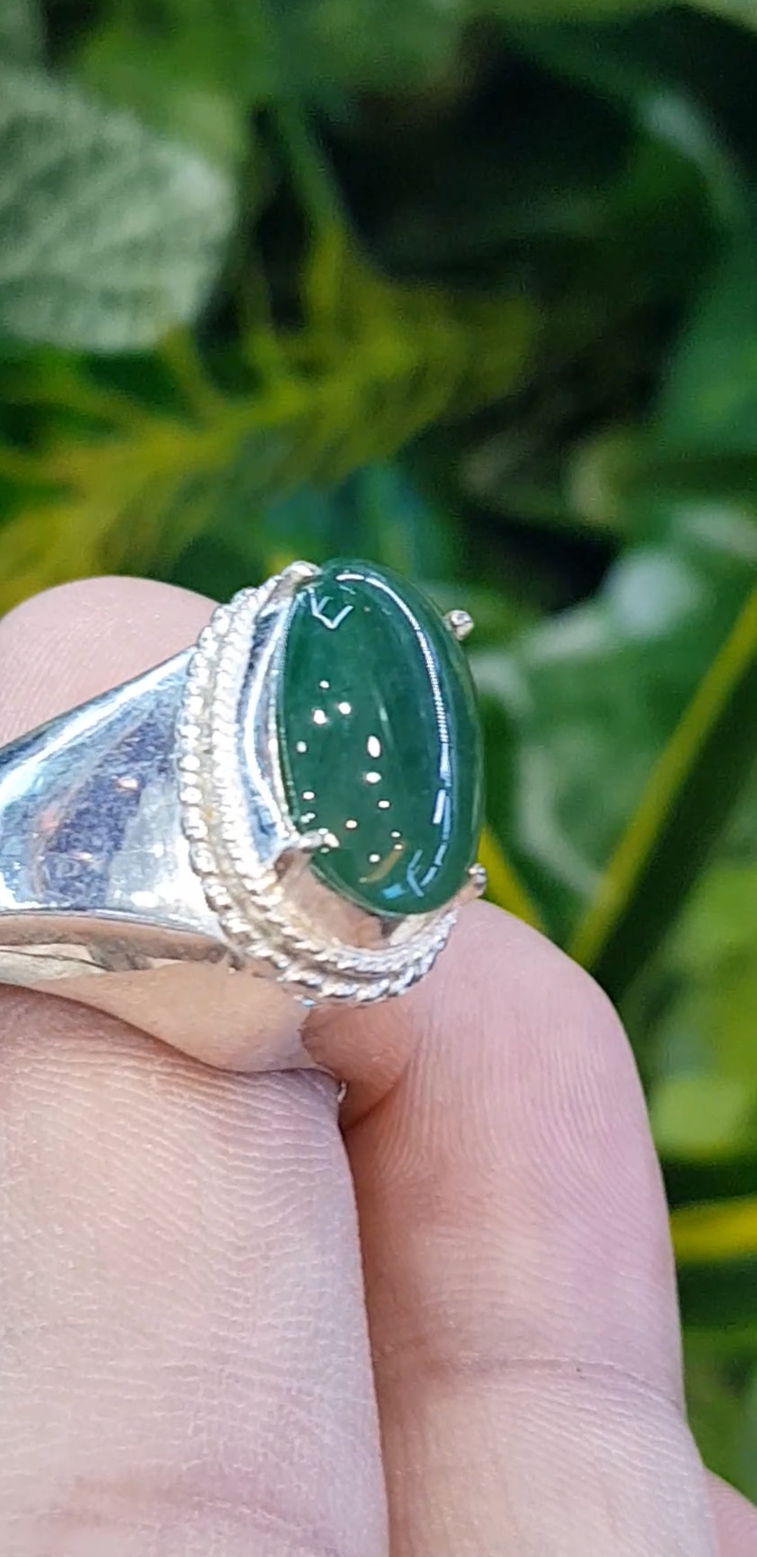 หยก พม่า แท้ Jade แหวนหยก 翡翠戒指 (Jadeite ring) 3.00 กะรัต (Cts.) ดิบ ไม่ผ่านการปรับปรุง (Type A) พม่า (Myanmar)