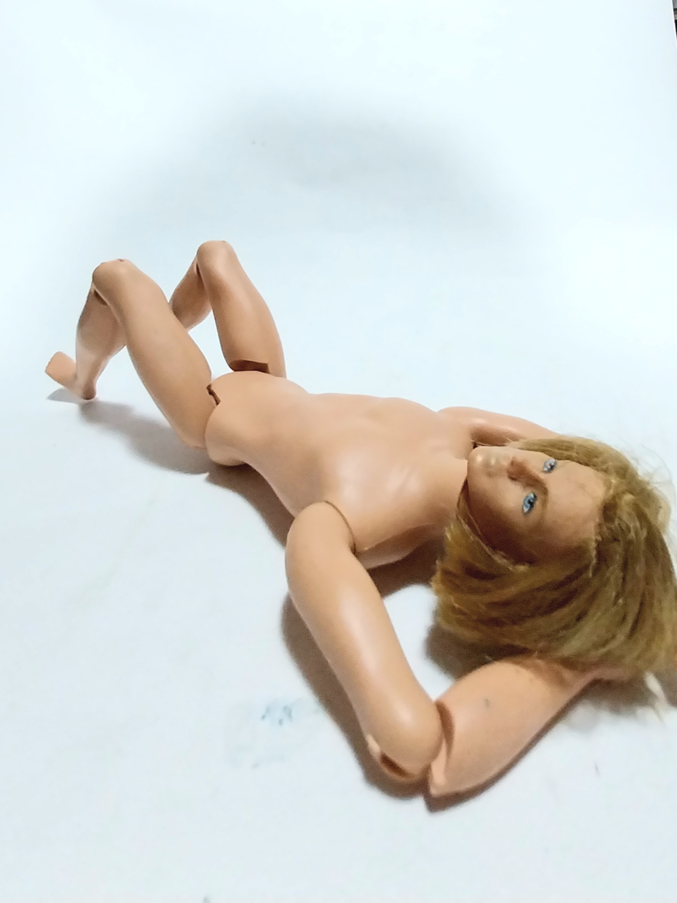 มีหลายภาพ,ไม่รวมฐาน ,ตุ๊กตาผู้ชายข้อต่อ งานจีนรุ่นเก่า แบบมีผม มีรอยบ้างตามภาพ