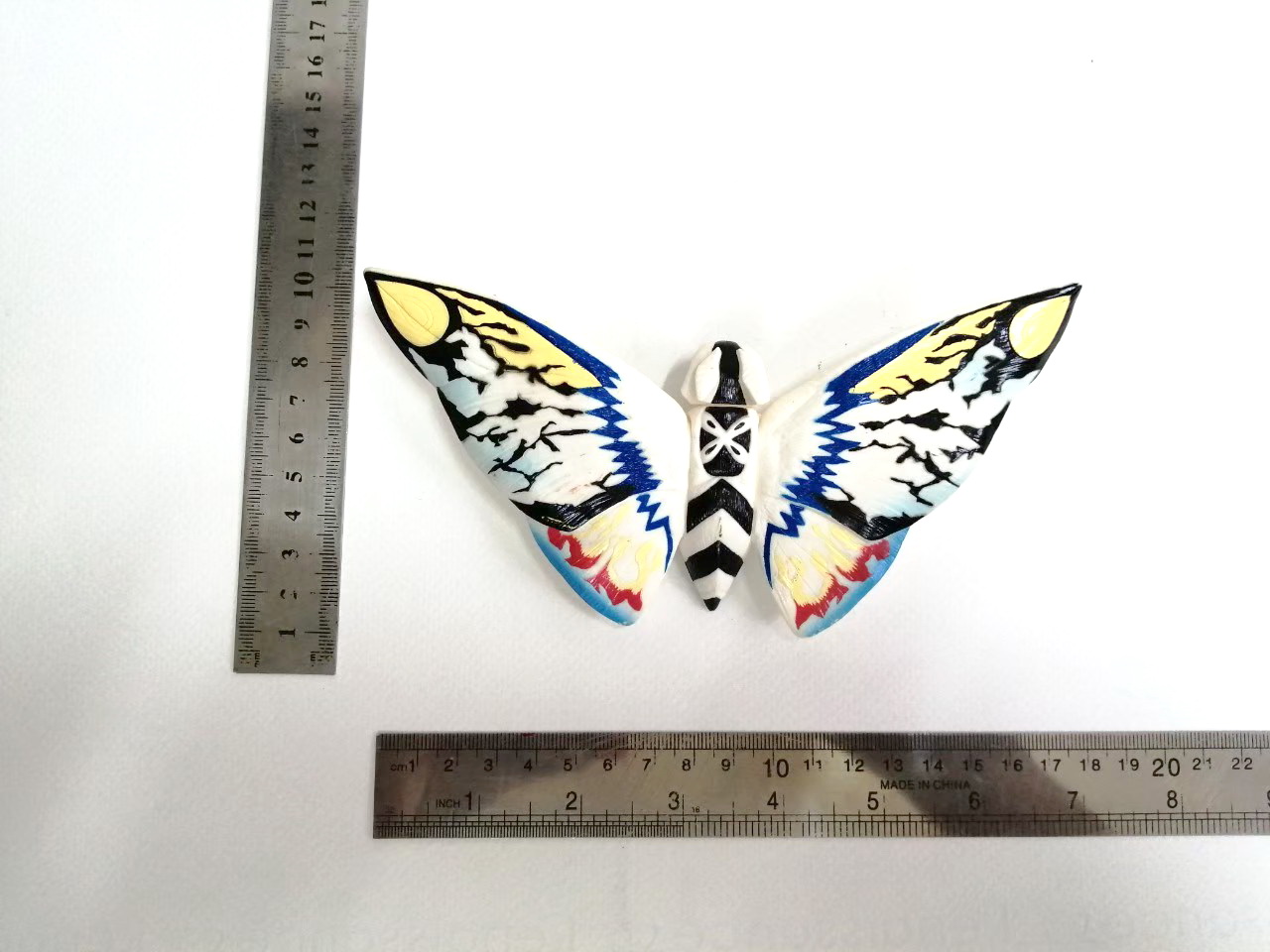 ซอฟ4นิ้ว เรนโบว์ มอธร่า bandai 1998 ขนาดสูง4นิ้ว ปลายปีกยาว6.5-7นิ้ว มือสองสภาพดีมีรอยบ้าง