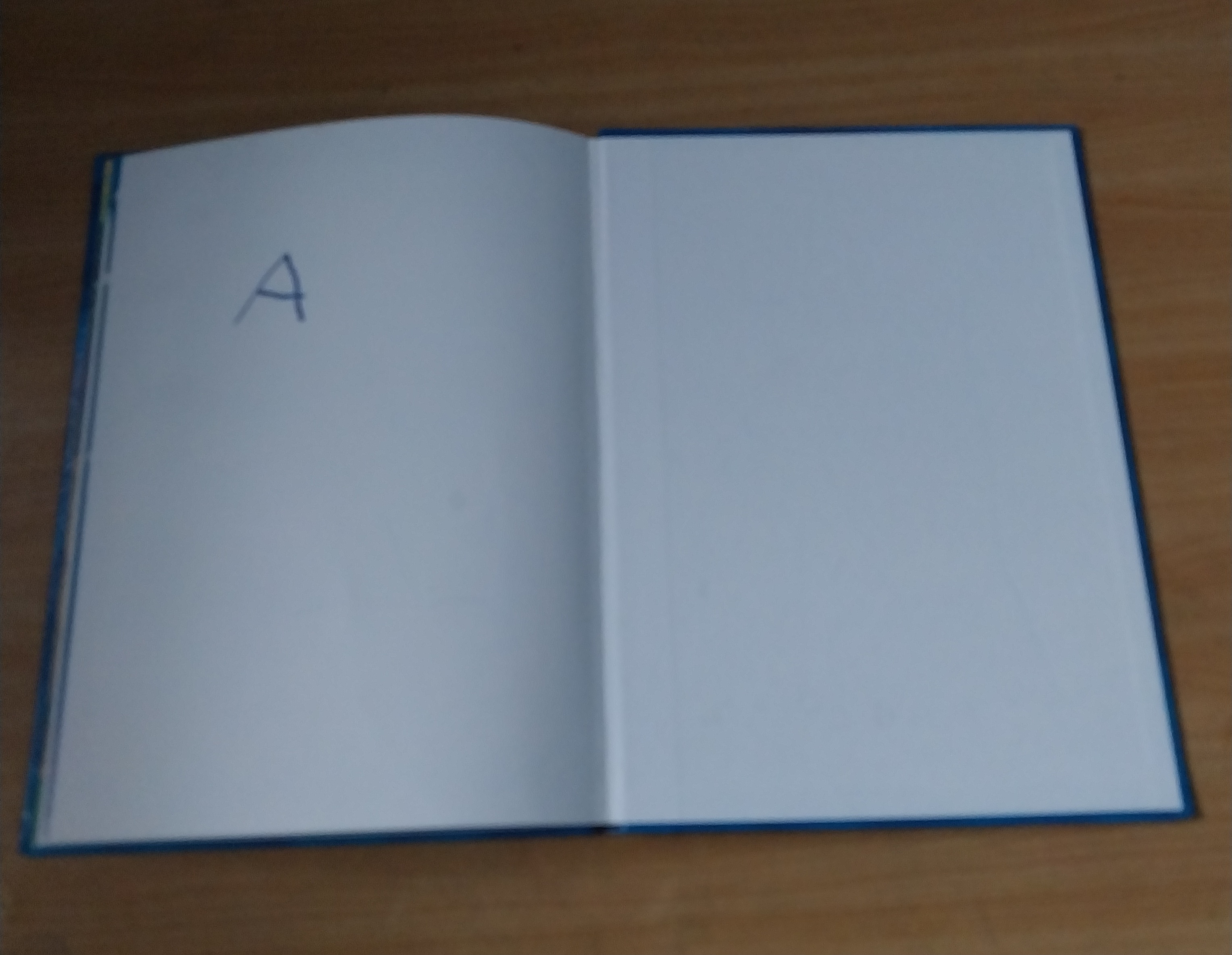 ***มีตำหนิ มีรอยเขียนด้วยดินสอที่หน้าเปิด และปากกาที่หน้าปิดมีหลายภาพ Magic English เรียนภาษาอังกฤษกับดิสนีย์ ปก สโนไวท์ ตอน กลางวันกับกลางคืน หนังสือปกแข็งจาก Grolier International. ภาษาอังกฤษ-ไทย