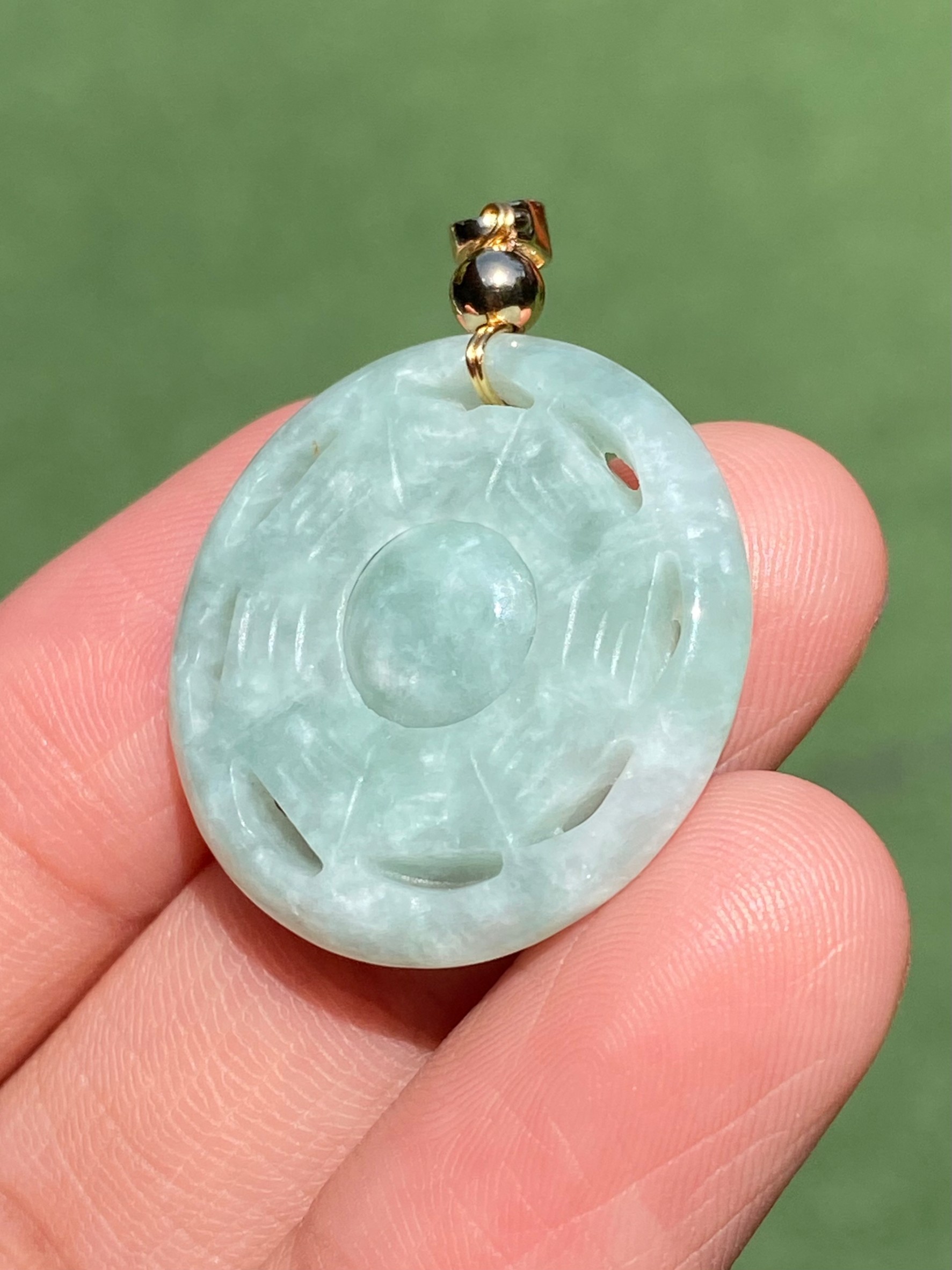 หยก พม่า แท้ จี้หยก (Burmese jadeite) แกะสลักกระจกแปดทิศ 28.26 กะรัต (Cts.) หยกแท้ อัญมณีมงคลประจําวันเกิด เครื่องประดับหยก