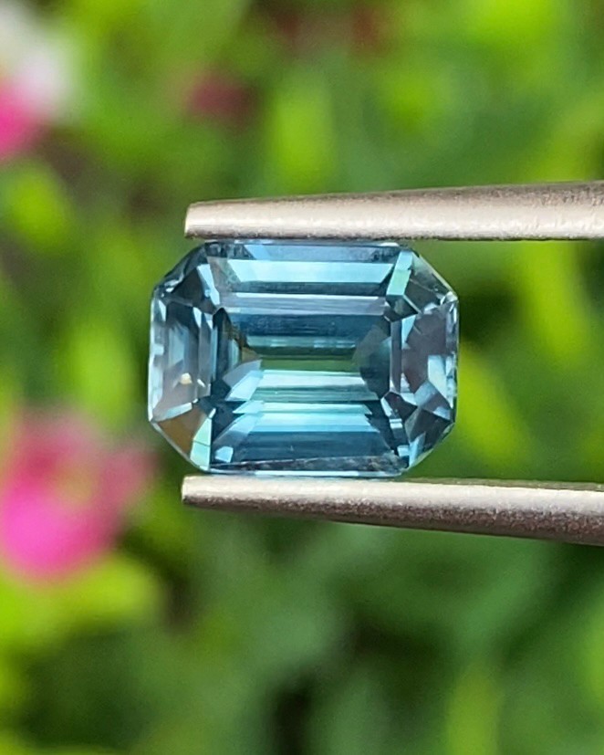 พลอย เพทาย (Zircon) 2.38 กะรัต (Cts.) พลอยแท้ อัญมณีมงคลประจําวันเกิด เครื่องประดับพลอย