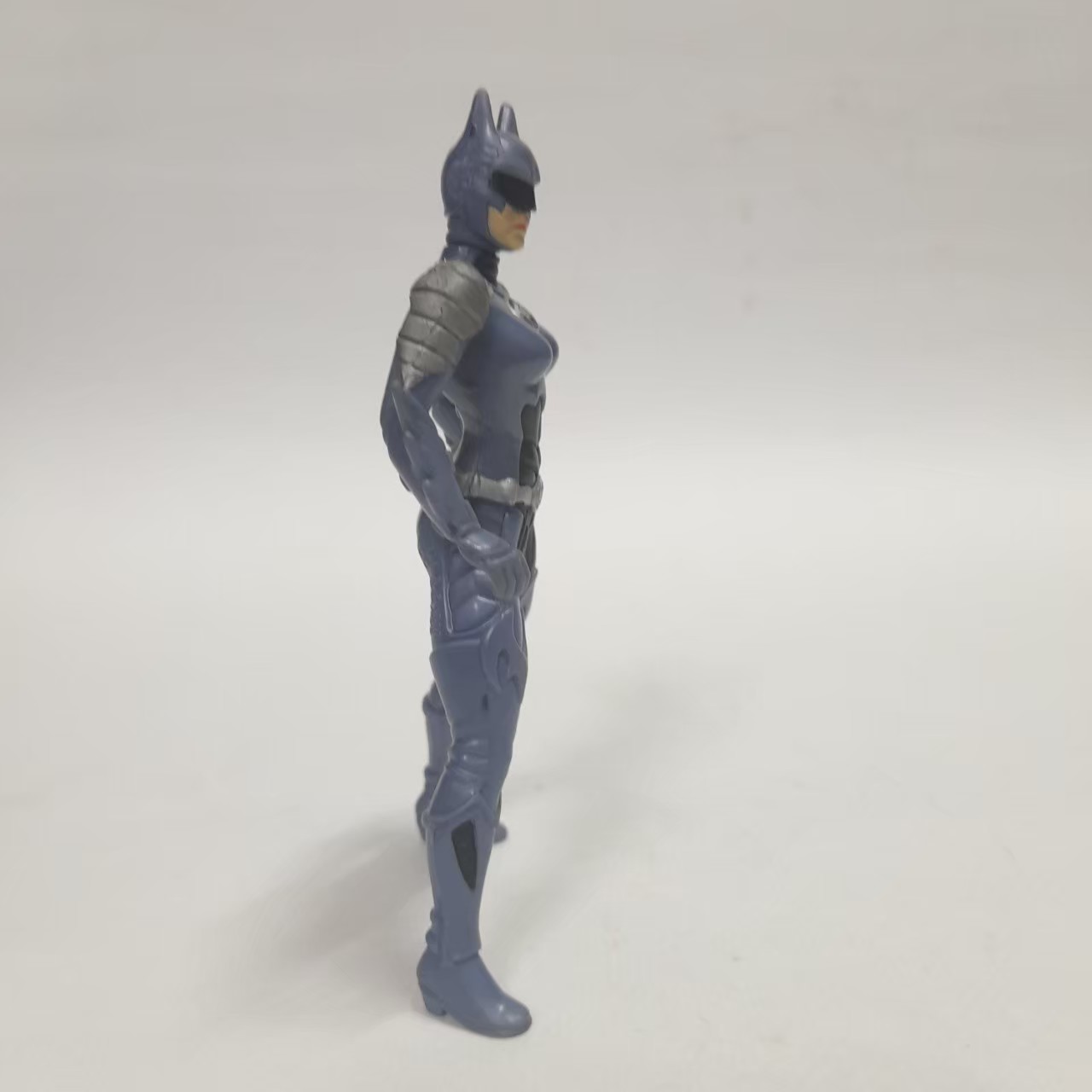 แอคชั่นฟิกเกอร์ ขนาด 4-4.5 นิ้ว แบทเกิร์ล จากภาพยนตร์ แบทแมนแอนด์โรบิน ภาคหนังโรง งานเก่า หายาก ไม่มีแพค มีเท่าที่เห็น มือสองสภาพดีมีรอยบ้าง