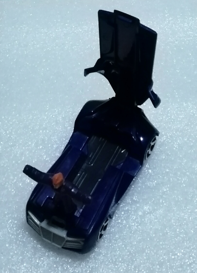 รถHot wheels พลาสติกสีน้ำเงิน-ดำ กดด้านหน้าฝากระโปรงเปิดออก มีคนยืนด้านใน ขนาด 4" ของสะสมจากแมคโดนัลด์เวียดนาม**โปรดตรวจสอบทุกภาพ