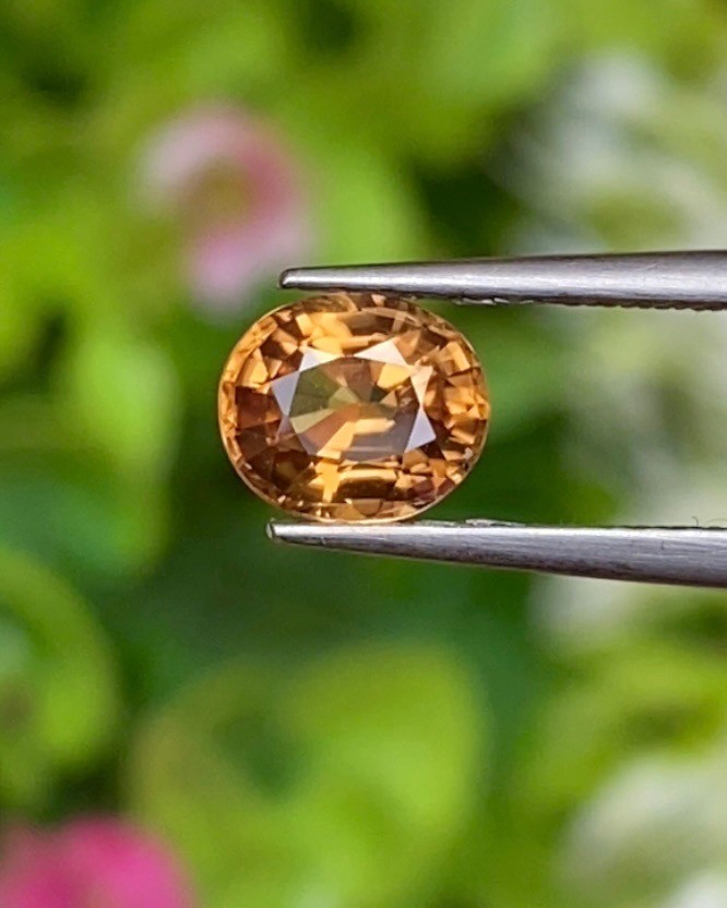 พลอย เพทาย (Zircon) 1.10 กะรัต (Cts.) พลอยแท้ อัญมณีมงคลประจําวันเกิด เครื่องประดับพลอย