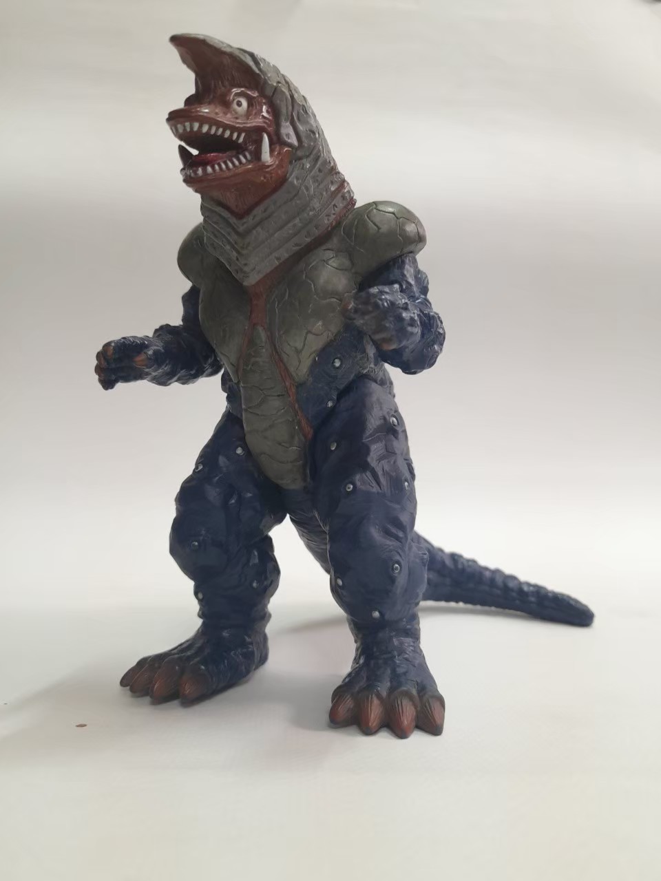 มีหลายภาพ,ซอฟ 6 - 6.5 นิ้ว สัตว์ประหลาด กอลซ่า จากอุลตร้าแมนทีก้า ขนาดตามรูป มือสองสภาพดีมีรอยบ้าง