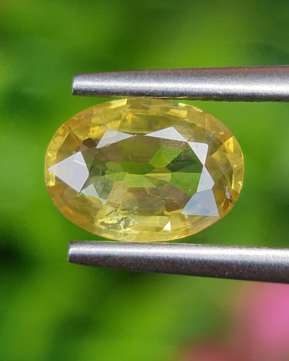 พลอย บุษราคัม yellow sapphire 1.21 กะรัต (Cts.) พลอยแท้ อัญมณีมงคลประจําวันเกิด เครื่องประดับพลอย