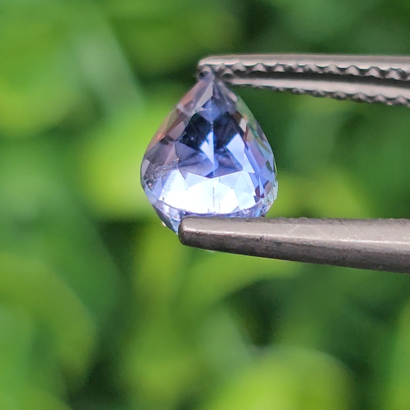 พลอย ไพลิน (Blue Sapphire) 1.55 กะรัต (Cts.) ดิบ (Unheated) พร้อมใบเซอร์ พลอยแท้ อัญมณีมงคลประจําวันเกิด เครื่องประดับพลอย