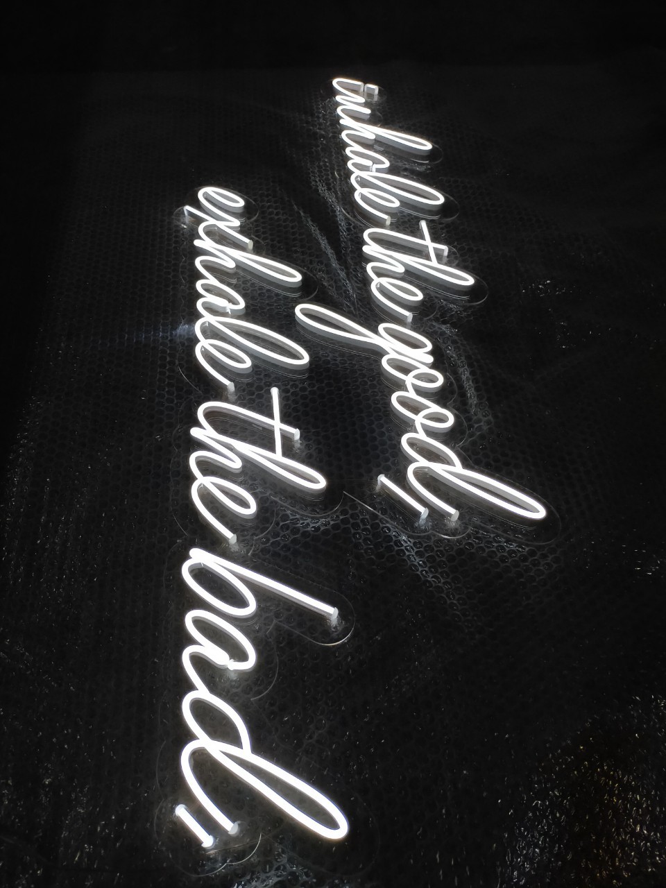 ไฟนีออน เฟค