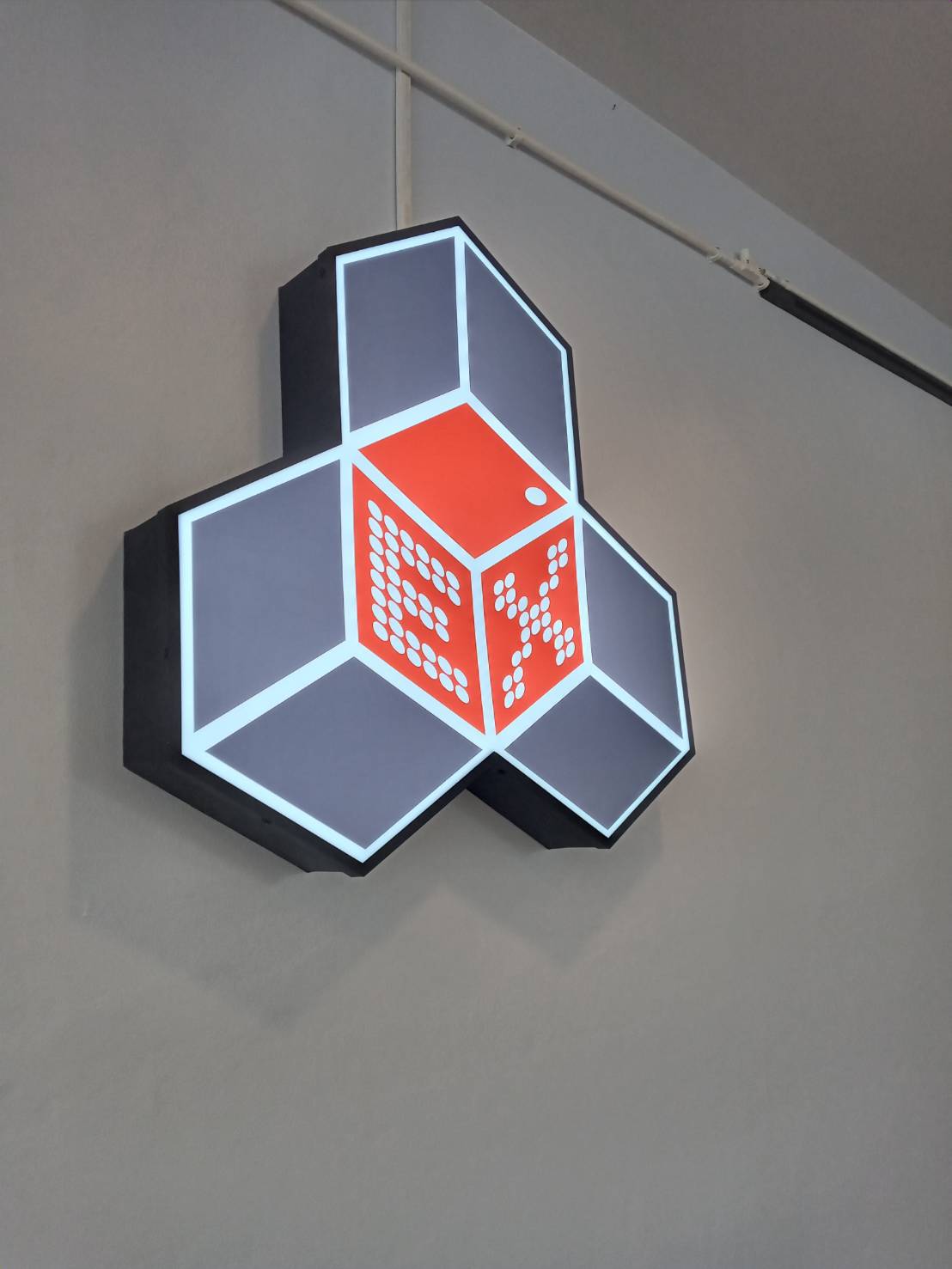 งานติดตั้งป้ายกล่องไฟไดคัท กล่องไฟติดหน้าร้าน