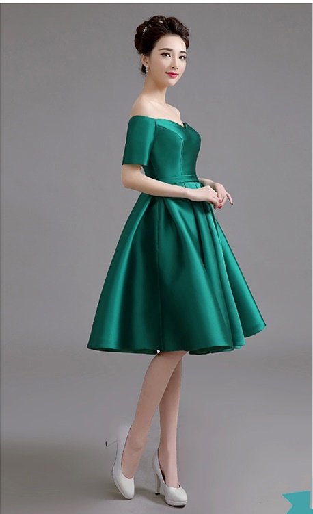 พร้อมส่ง ชุดราตรีสั้น ปาดไหล่ แขนสั้น ผ้าซาติน คอเว้า Sweet heart กระโปรงจับจีบ สวยหรู สีเขียว (เชือกผูกหลัง)