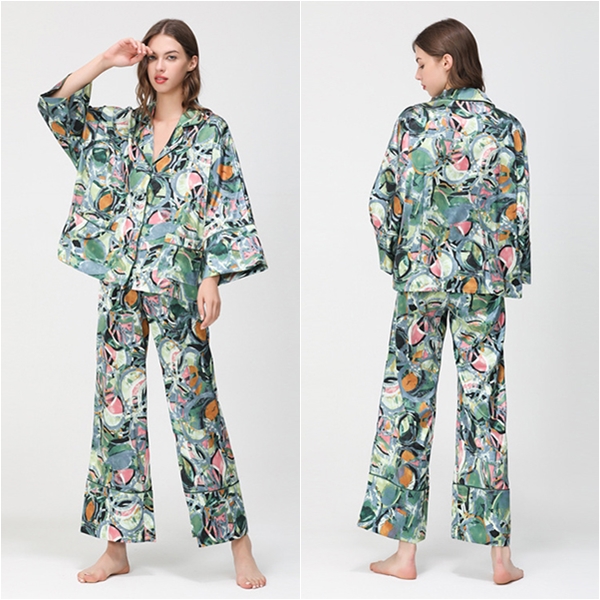 🚩พร้อมส่ง🚩ชุดนอนซาตินเกรดพรีเมี่ยม Silk Satin สีเขียวทอลายทั้งตัว คัดติ้งสวยงานดีมากค่ะ (ST140)