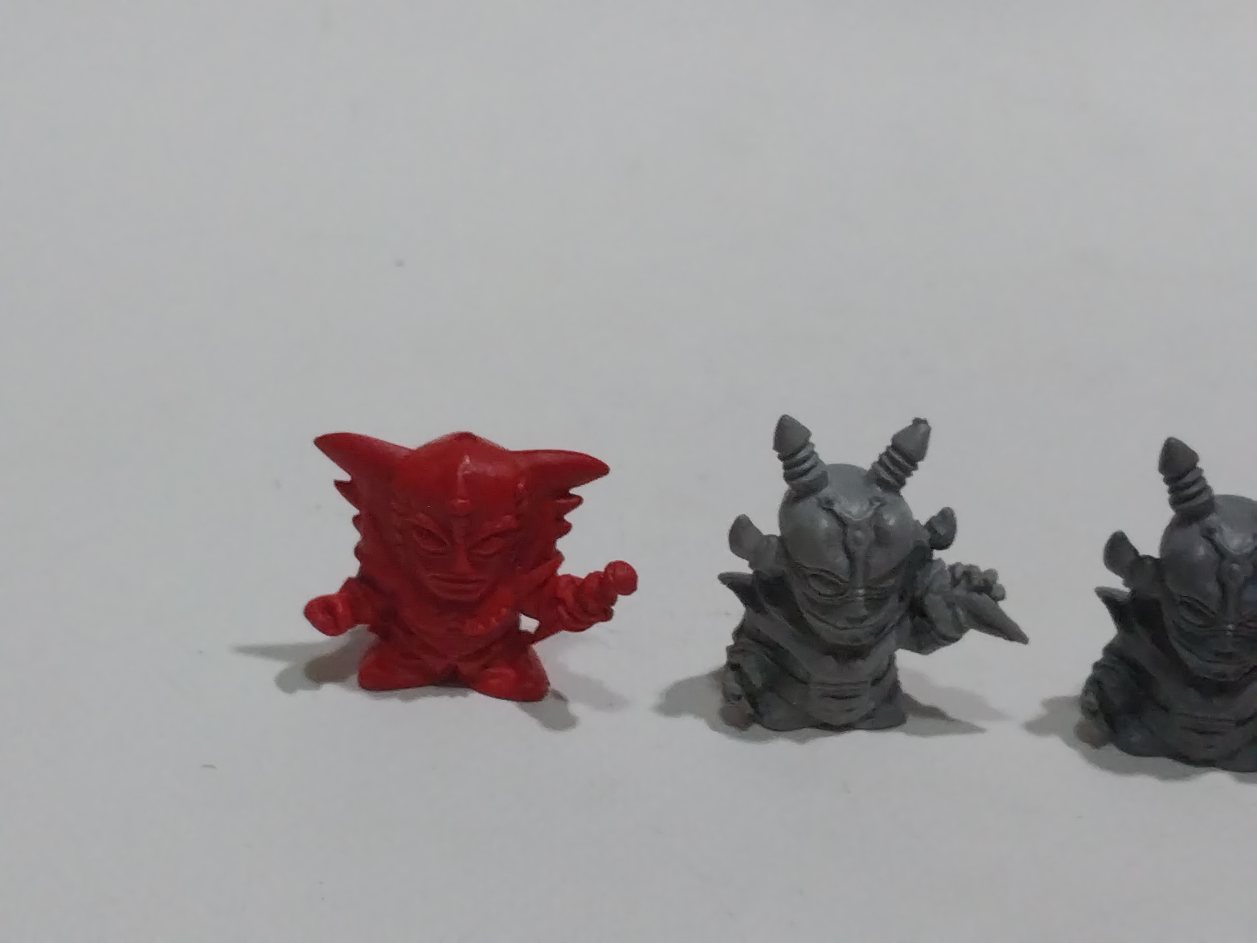 มีหลายภาพ ชุดผู้ร้ายจากยักษ์วัดแจ้งพบจัมโบ้เอSD ขนาดประมาณ 3 ซม.