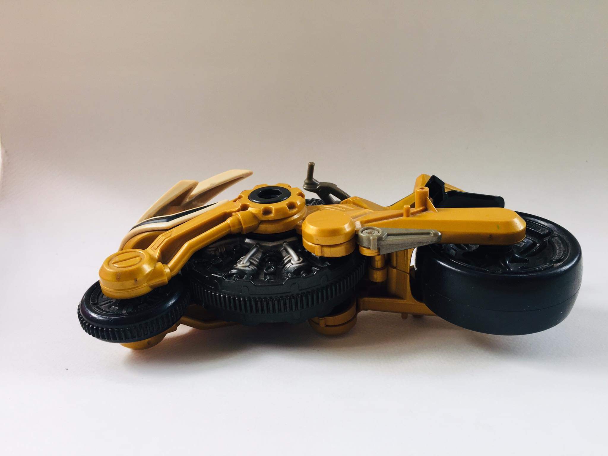 มอเตอร์ไซค์ เพาเวอร์เรนเจอร์ ชุดนินจาสตรอม เยลโล่ โมโตไซเคิล มือสองสภาพดี มีรอยบ้าง ***มีเฉพาะรถของมีตามภาพ ขนาดตามรูป