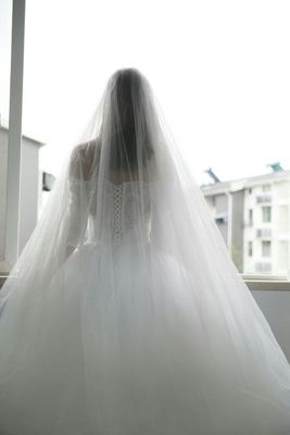 ชุดแต่งงาน ไหล่ปาด แขนสามส่วน