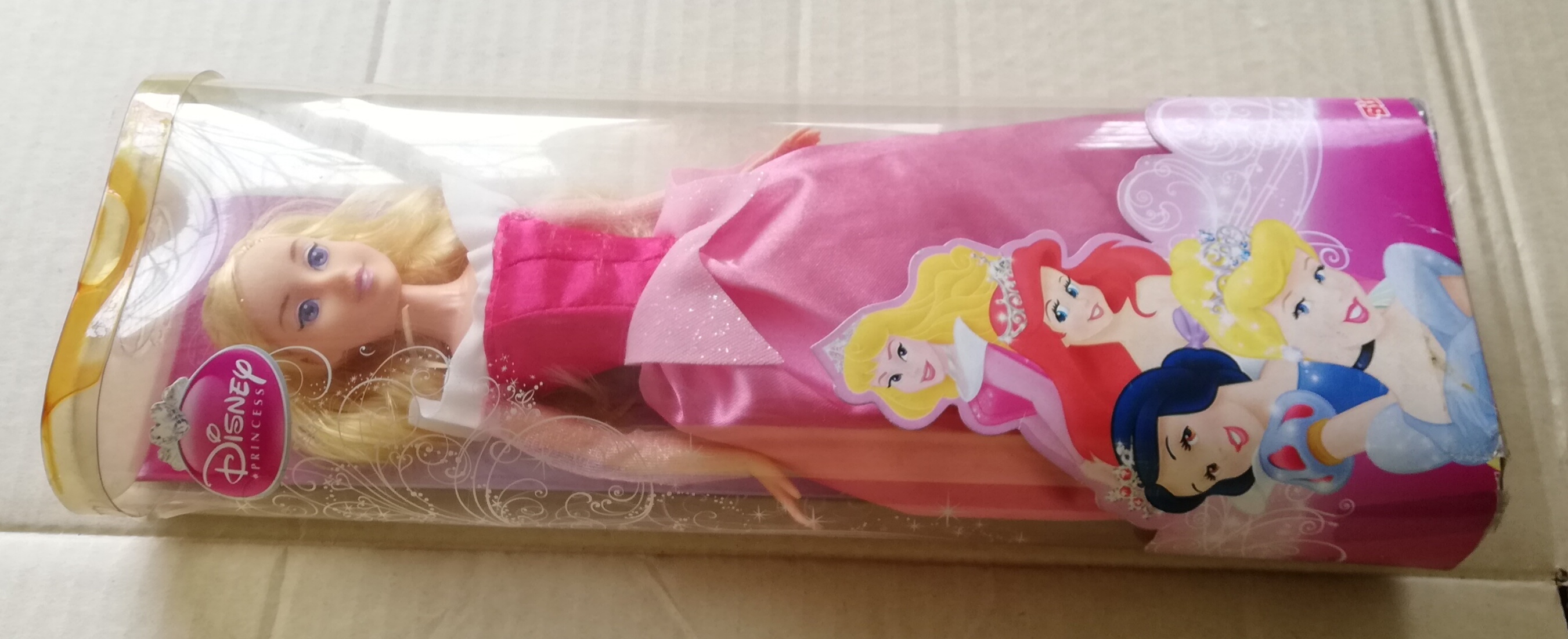 ของสะสมในแพ็ค สภาพแกะกล่อง กล่องเก่ามีตำหนิตามภาพ Disney Princess, Princess Aurora เจ้าหญิงดิสนีย์ เจ้าหญิงออโรร่า จากเรื่อง เจ้าหญิงนิทรา Sleeping Beauty ลิขสิทธิ์ Simba Toys