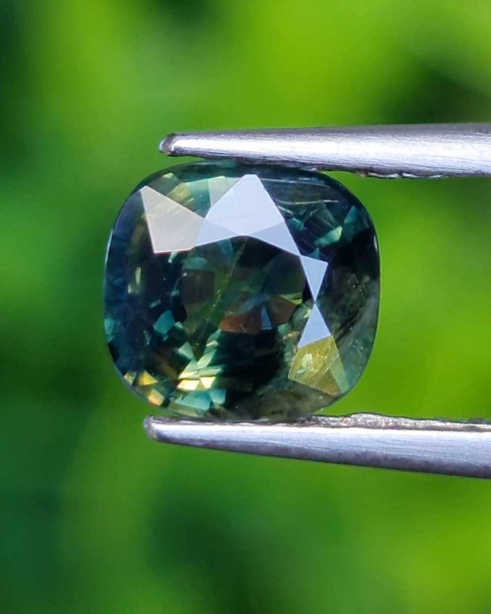 พลอย แซฟไฟร์ 2 สี Bi Color Sapphire 1.07 กะรัต (Cts.) ดิบ Unheated พลอยแท้ อัญมณีมงคลประจําวันเกิด เครื่องประดับพลอย