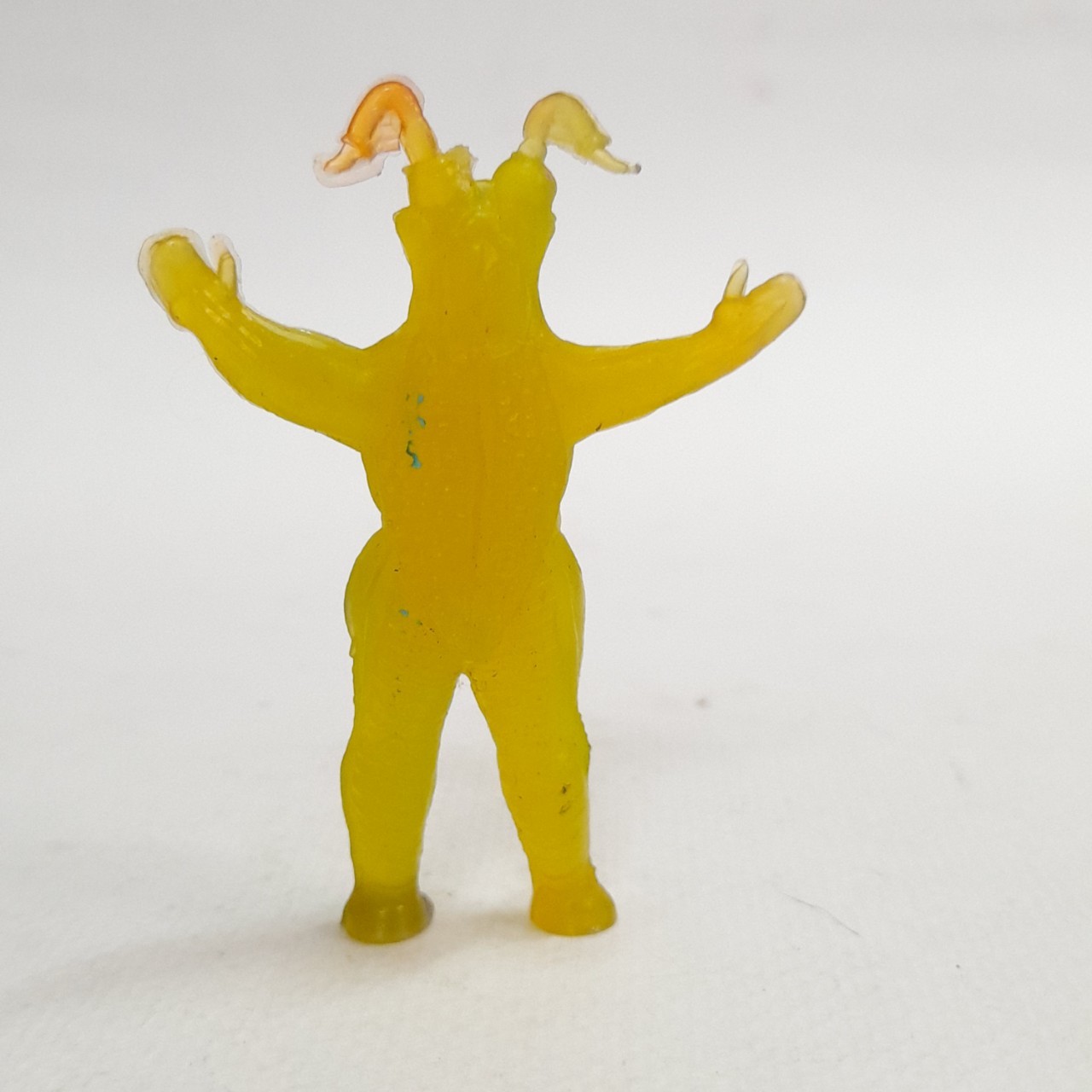 มีหลายภาพ,ตุ่นยางใส สีเหลือง เซ็ทต้อน (Z-TON) ขนาดราว 2.5-3 นิ้ว มือสองสภาพดี มีรอยบ้าง