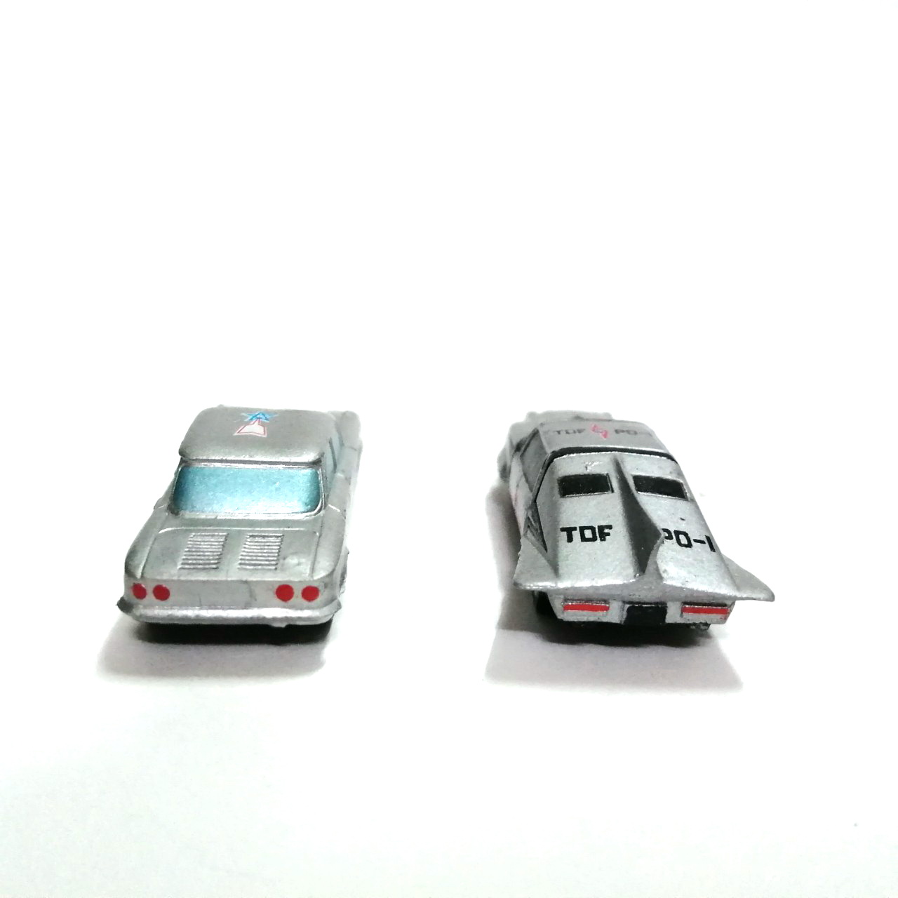 ของสะสม รถหน่วย SSS ของ อุลตร้าแมน และ พ้อยเตอร์ 1 ของหน่วยTDFอุลตร้าเซเว่น เป็นยางตัน มีรอยบ้าง เก่าตามเวลา ขายคู่ 2 ชิ้น