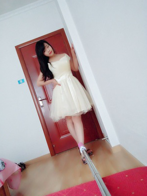 Pre-order ชุดราตรีสั้น ไหล่ปาด อัดพลีท แต่งโบว์คาดเอว กระโปรงตาข่าย เชือกผูกหลัง