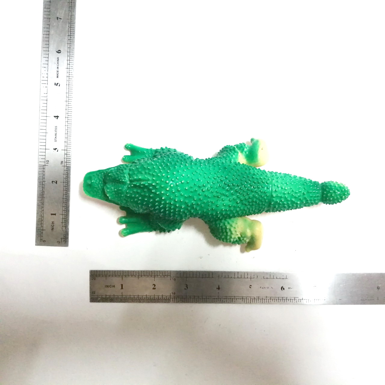 ซอฟ 6.5 นิ้้ว ตามรูป สัตว์ประหลาด กามาคุจิร่า จากอุลตร้าแมนคนแรก japan 1993 สภาพดี มีรอยบ้าง