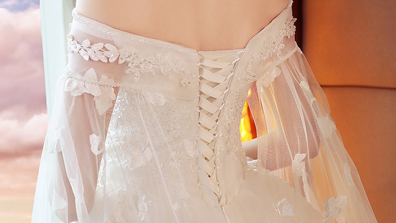 ชุดแต่งงาน ไหล่ปาด หางยาว เชือกผูกหลัง