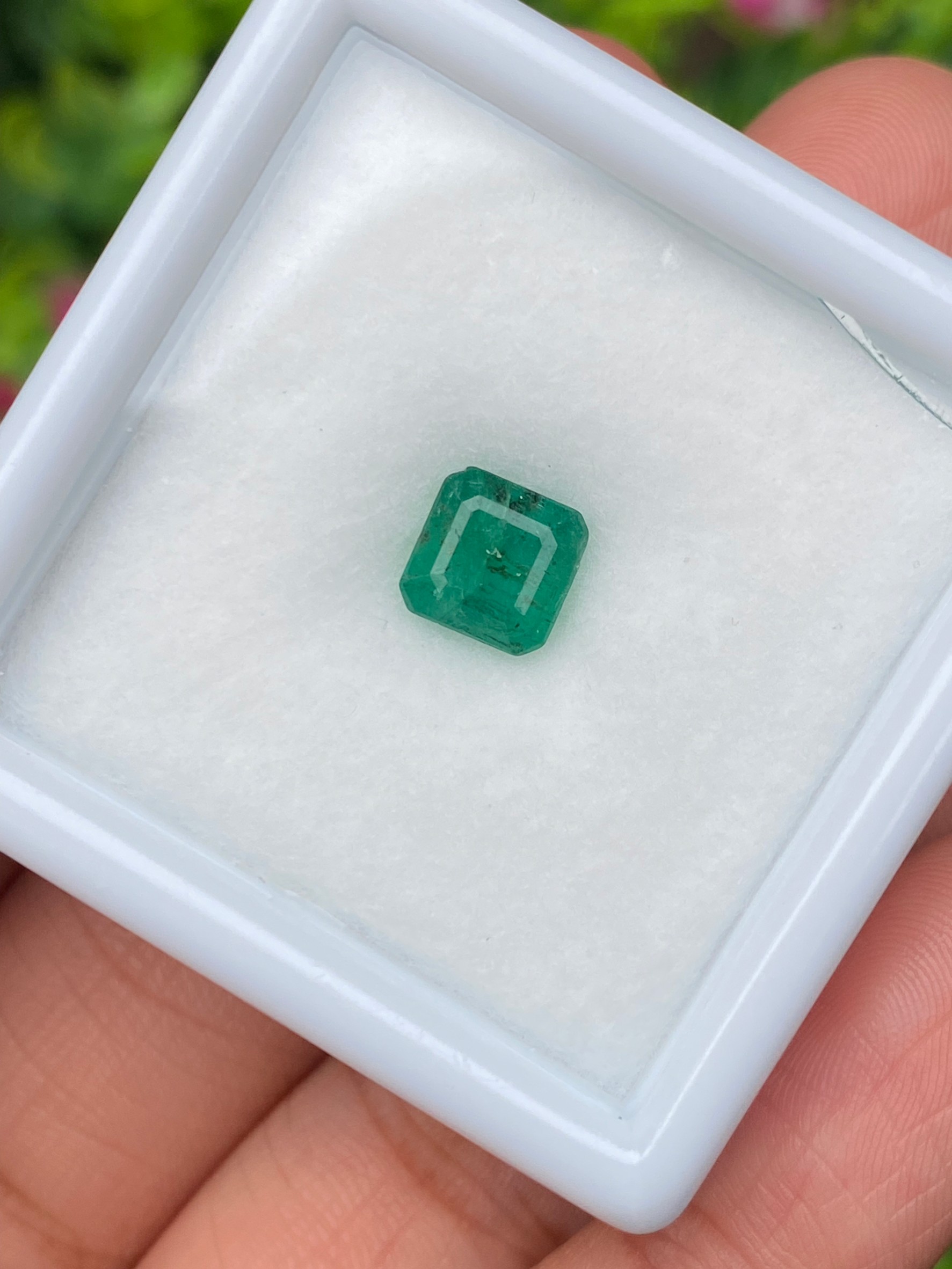 พลอย มรกต Natural Emerald แซมเบีย 1.64 กะรัต (Cts.) พลอยแท้ อัญมณีมงคลประจําวันเกิด เครื่องประดับพลอย