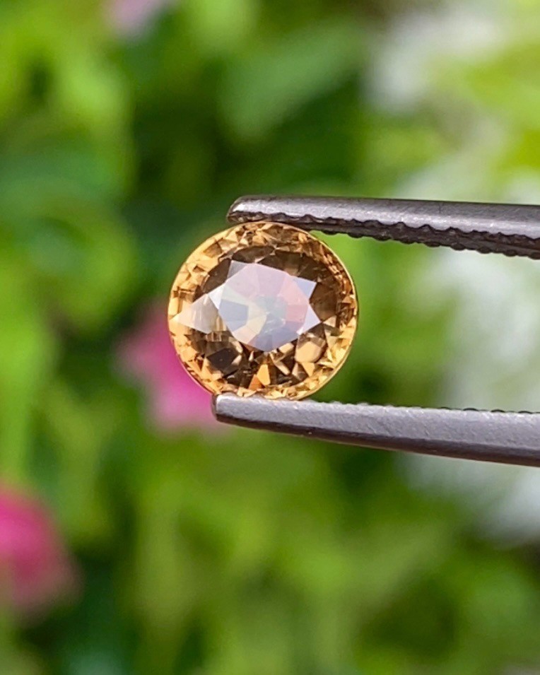 พลอย เพทาย (Zircon) 1.65 กะรัต (Cts.) พลอยแท้ อัญมณีมงคลประจําวันเกิด เครื่องประดับพลอย