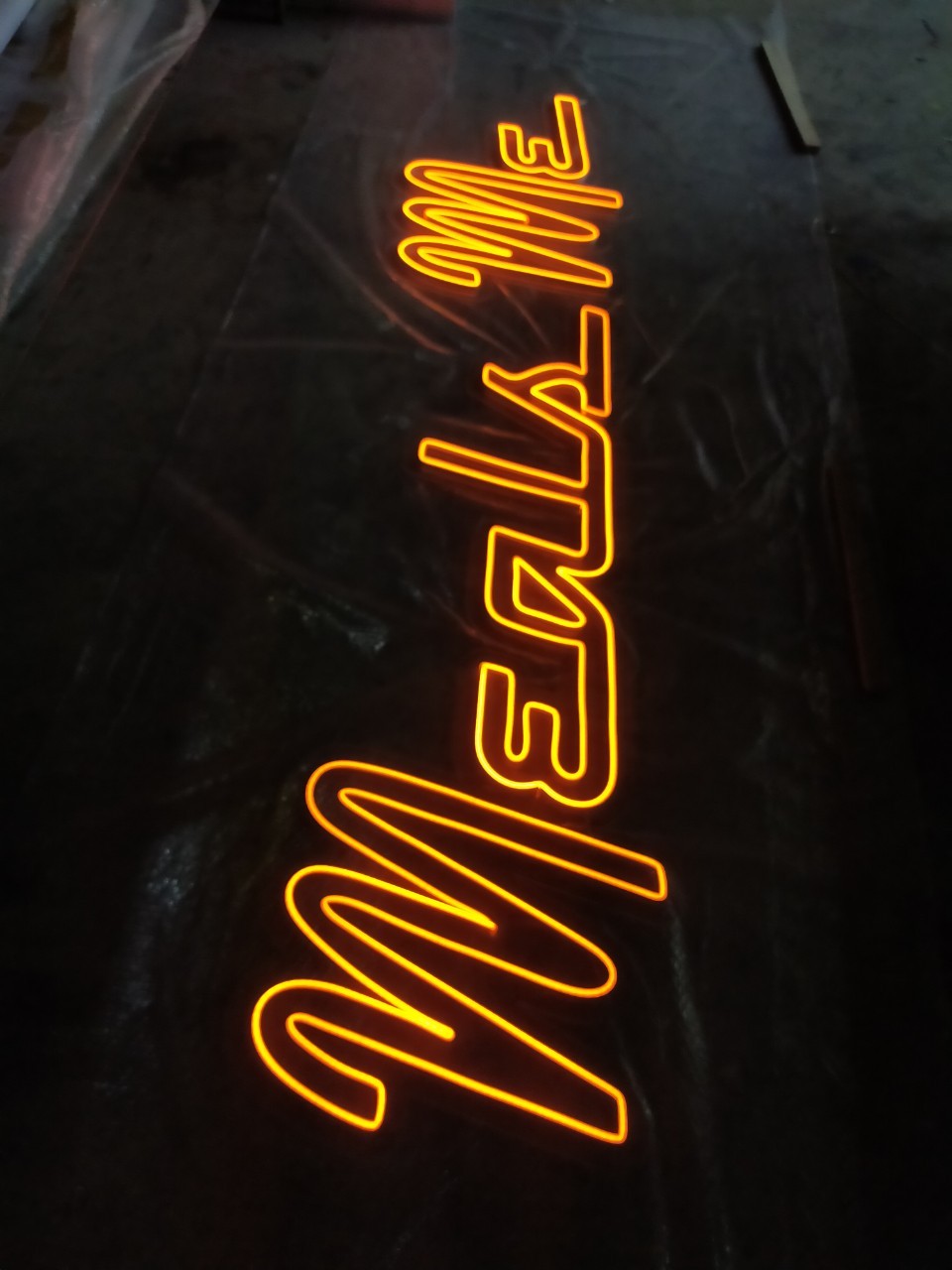 ไฟนีออน เฟค