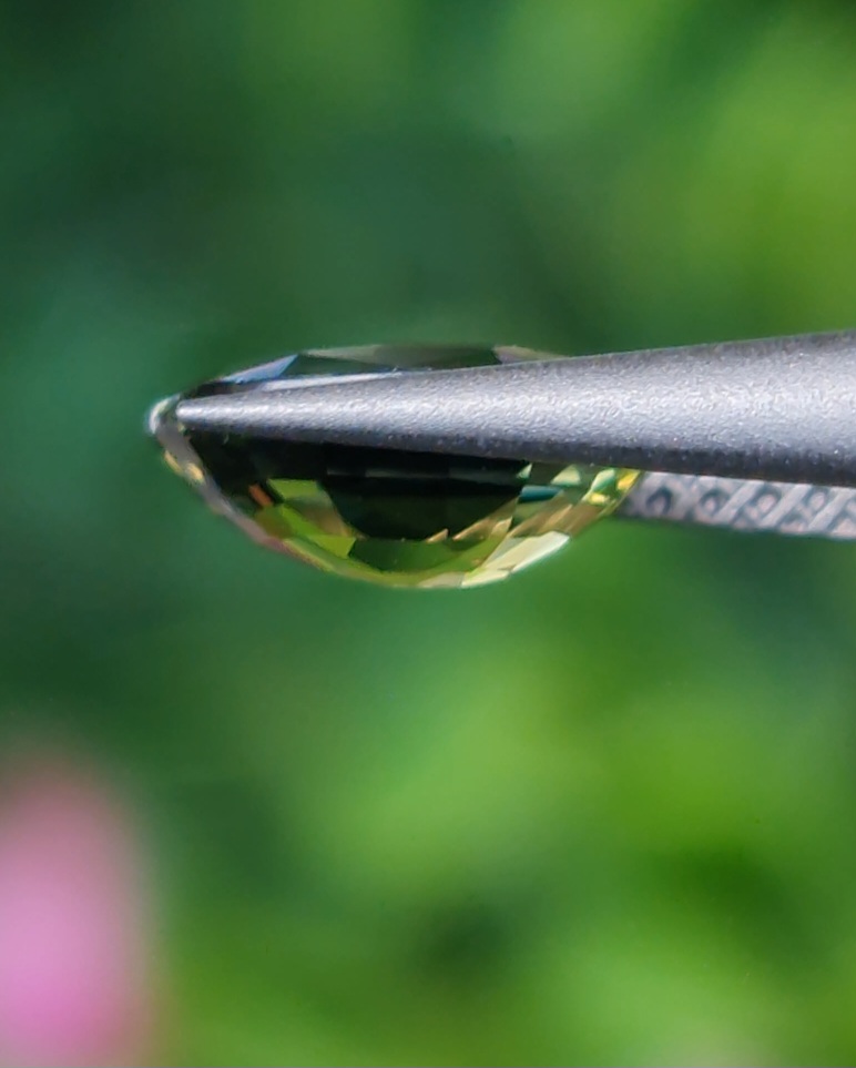 พลอย แซฟไฟร์ 3 สี Tri-Color Sapphire 0.95 กะรัต (Cts.) ดิบ Unheated พลอยแท้ อัญมณีมงคลประจําวันเกิด เครื่องประดับพลอย