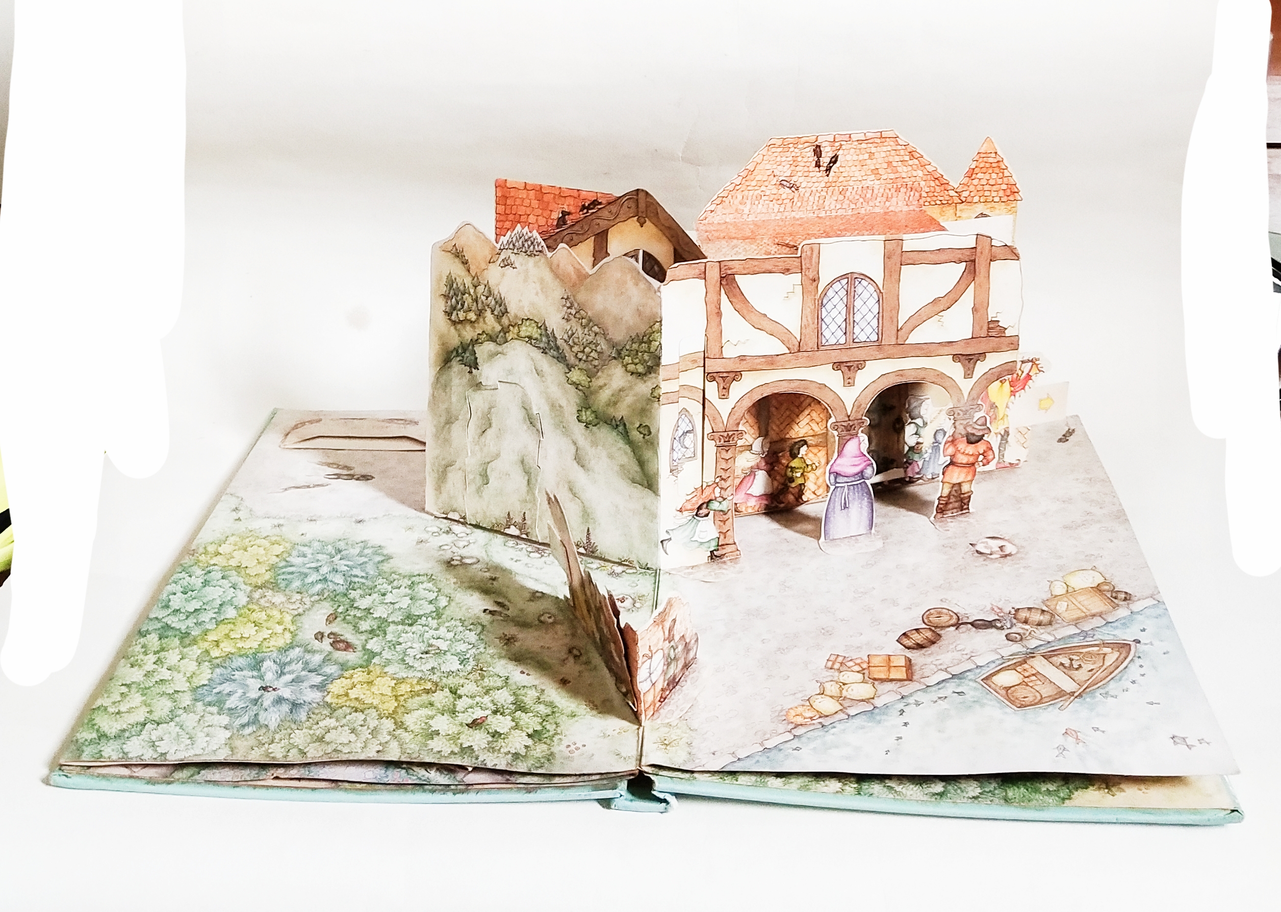 หนังสือนิทานดิสนีย์เก่า ป๊อปอัพ ไม่มีตัวอักษร **มีตำหนิตามภาพ Pop up book with Four Miniture Story Book : Beauty and the Beast and othrer Fantastic Fairy Tales