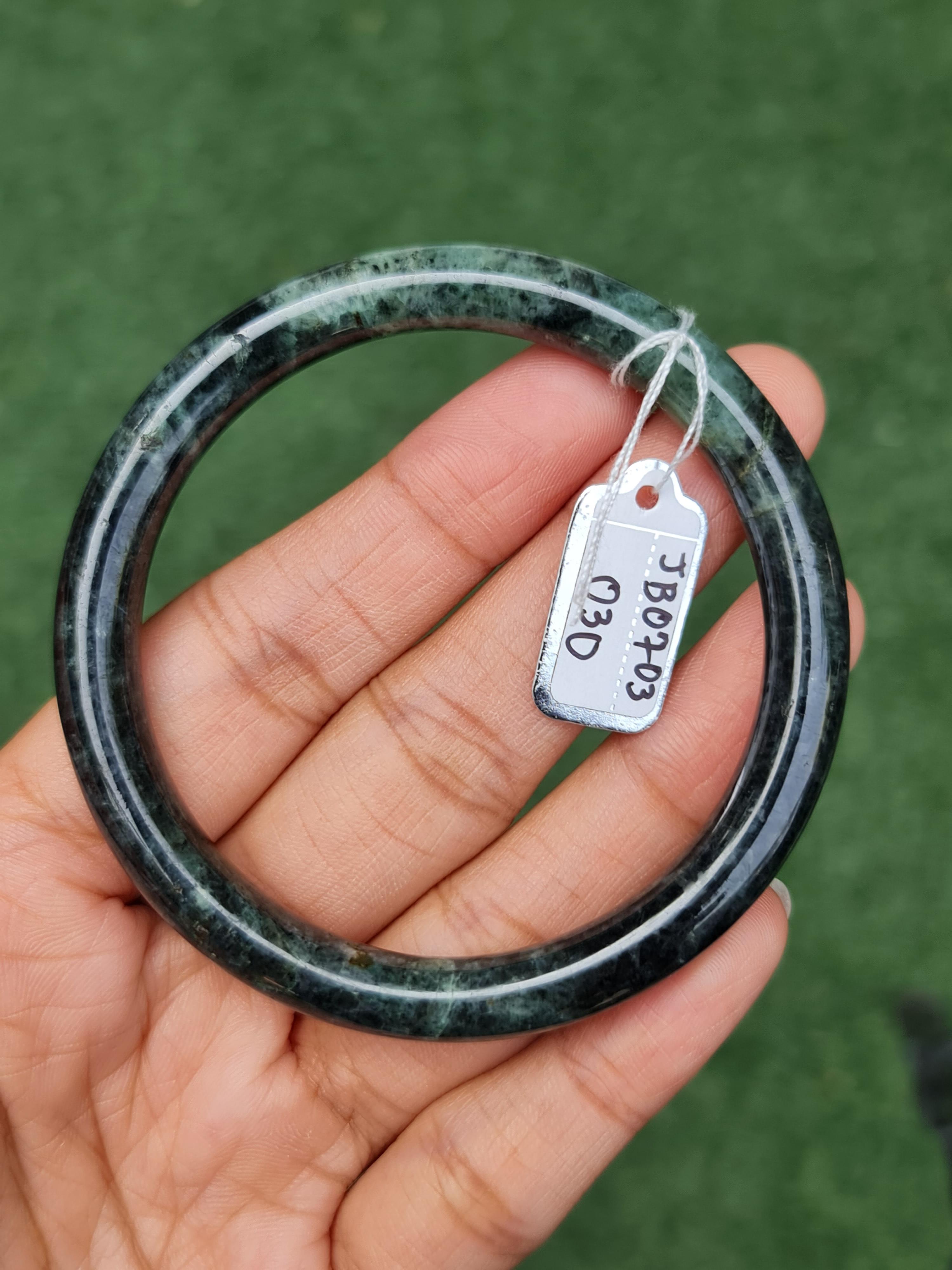 JB0703-030 หยก พม่า แท้ Jade กำไลหยก (Jadeite bracelet) พม่า (Myanmar) 58.1 มม.